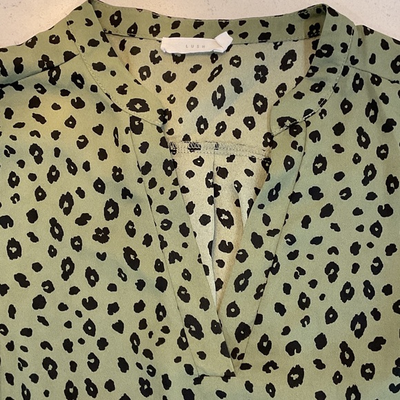 Lush Women’s Olive Leopard Print Blouse Top 2X Popover with 3/4 Tab Sleeve - Picture 1 of 13